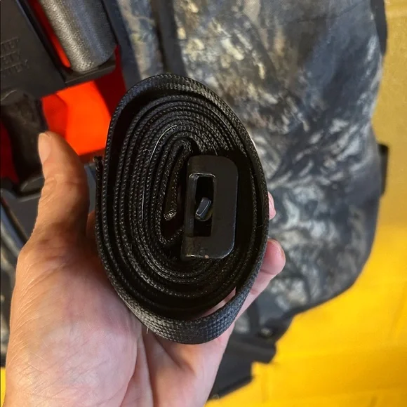 Hunter Safety System tree stand harness - Picture 2 of 11